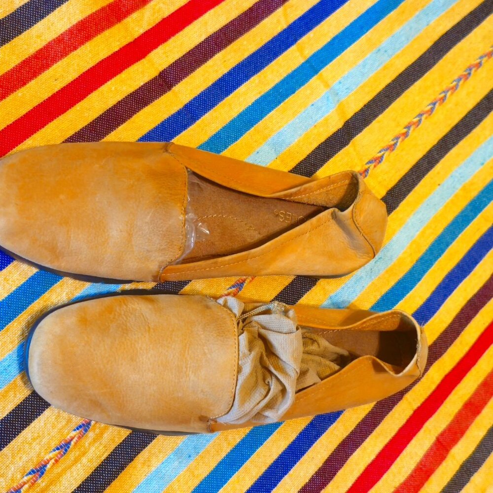 Womens Aerosoles 9.5 US Mustard Color Suede